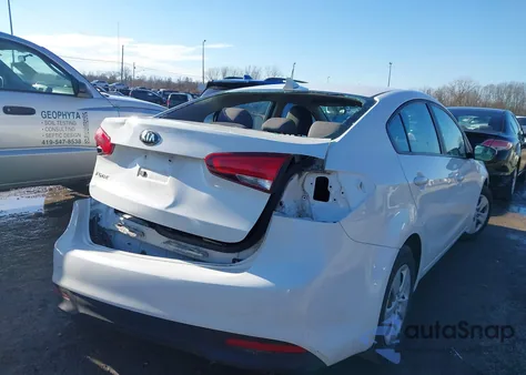 2017 Kia Forte Lx z USA, uszkodzony, nr VIN 3KPFK4A70HE046793